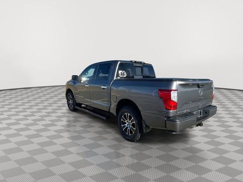 Used 2020 Nissan Titan SV w/ SV Convenience Package image 6