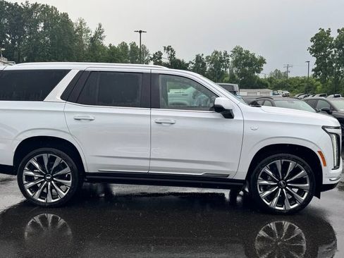 Used 2026 Cadillac Escalade Luxury w/ Touring Package AWD/4WD image 9