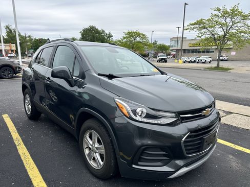 Used 2019 Chevrolet Trax LT FWD image 3