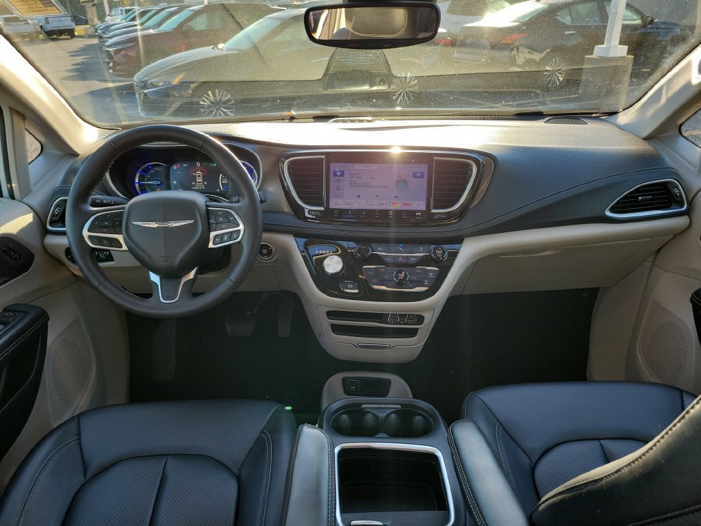 Used 2024 Chrysler Pacifica Limited FWD image 15