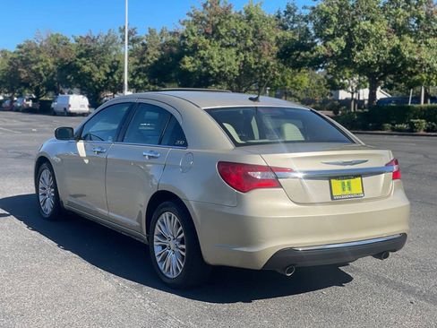 Used 2011 Chrysler 200 Limited FWD image 6