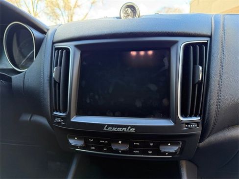 Used 2018 Maserati Levante S image 21