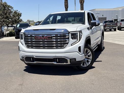 Used 2023 GMC Sierra 1500 Denali w/ Technology Package AWD/4WD image 3