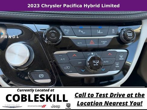 Used 2023 Chrysler Pacifica Limited FWD image 23
