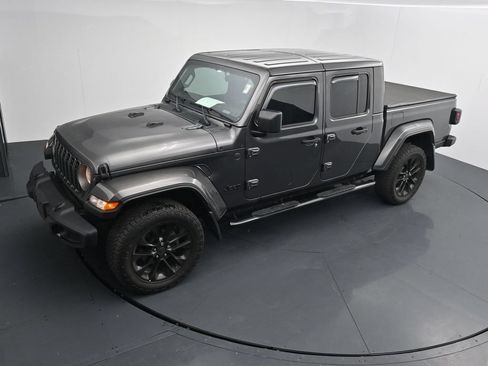 Used 2025 Jeep Gladiator Sport AWD/4WD image 12