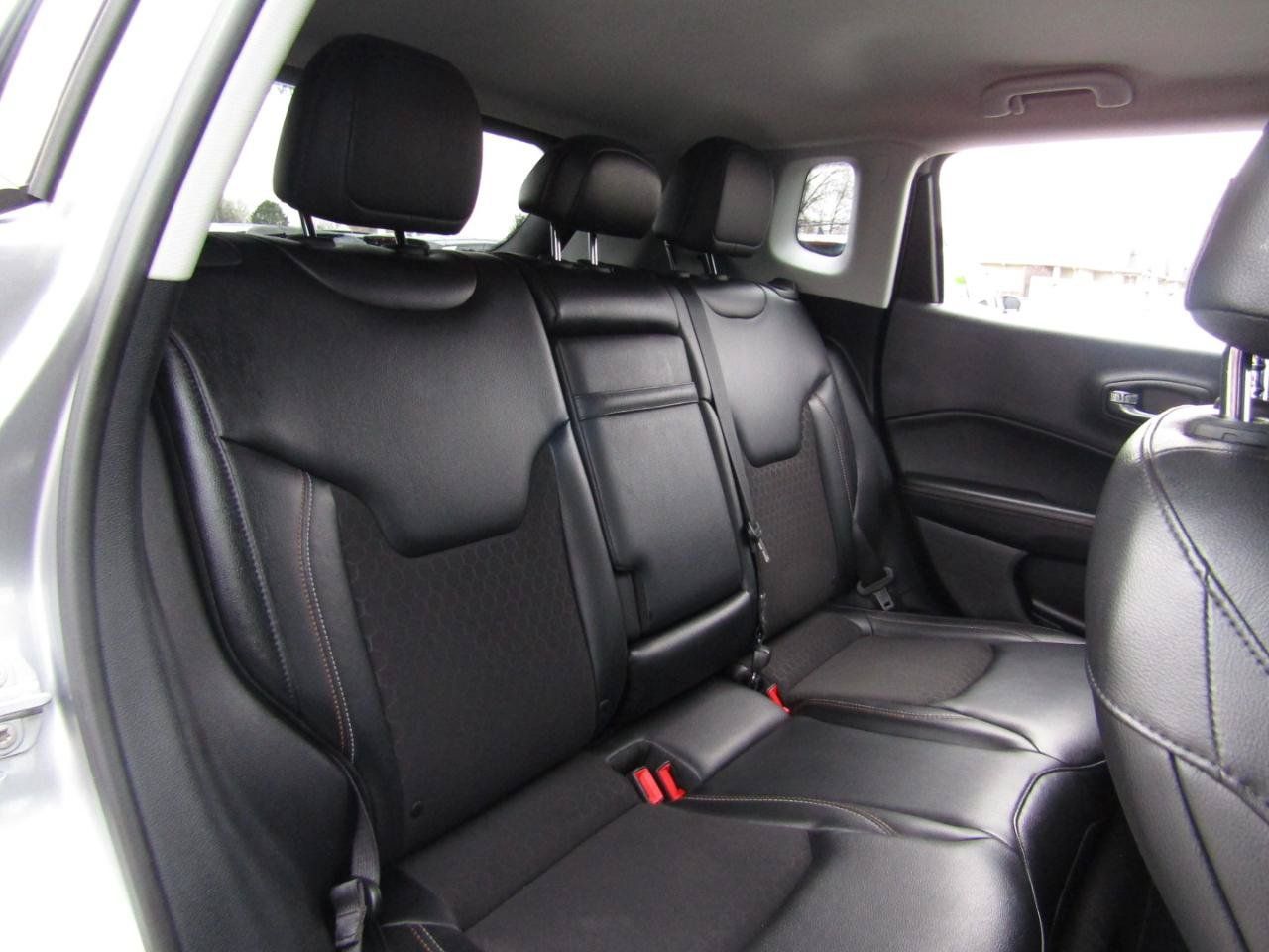 Used 2018 Jeep Compass Latitude w/ Popular Equipment Group FWD image 21