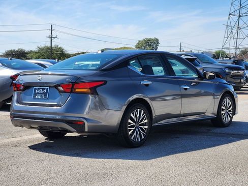 Used 2023 Nissan Altima 2.5 SV FWD image 4