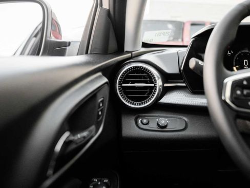 Certified 2026 Chevrolet Trax ACTIV w/ Sunroof Package image 23