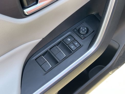 Used 2025 Toyota RAV4 XLE Premium image 15