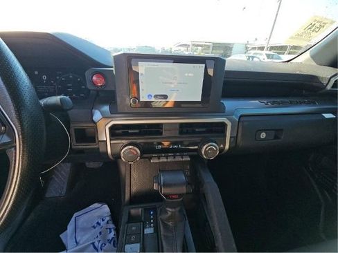 Used 2025 Toyota Tacoma 4x4 Double Cab image 6