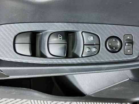 Used 2024 Nissan Sentra SV FWD image 15