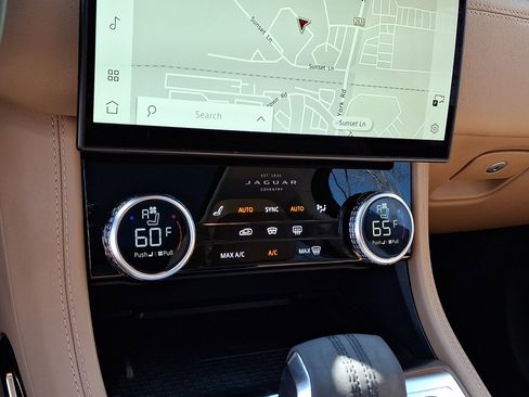 Used 2023 Jaguar F-PACE S AWD/4WD image 16