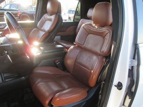 Used 2020 Lincoln Navigator L Reserve w/ Luxury Package image 20