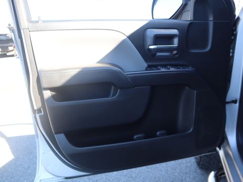 Used 2018 Chevrolet Silverado 1500 Custom w/ Custom Value Package image 22