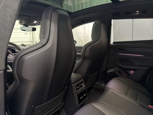 Used 2025 Porsche Macan Turbo Electric AWD/4WD image 18