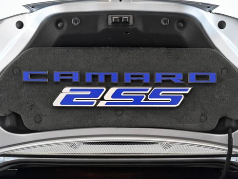 Used 2018 Chevrolet Camaro SS RWD image 40