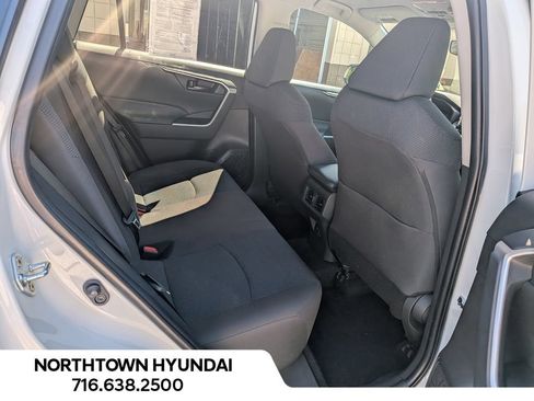 Used 2023 Toyota RAV4 LE AWD/4WD image 27