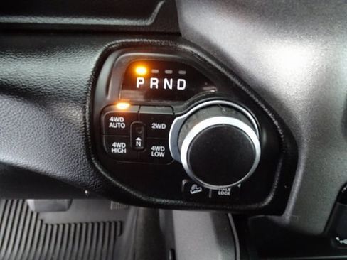 Used 2020 RAM 1500 Big Horn w/ Built-to-serve Edition image 11