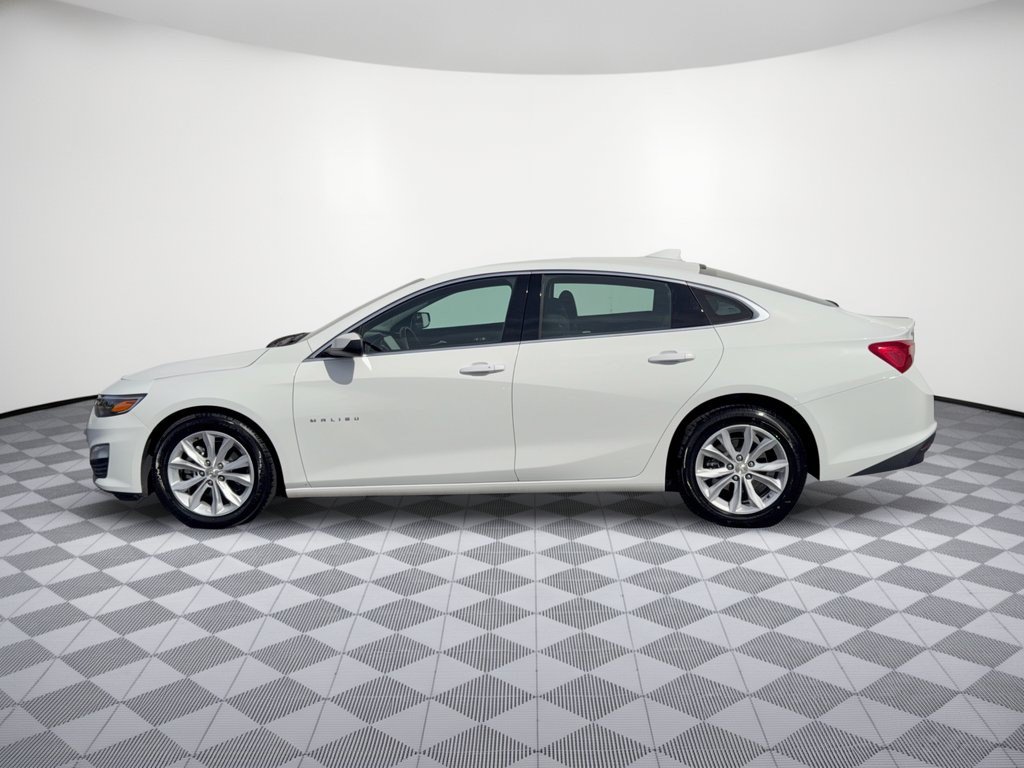 Used 2025 Chevrolet Malibu LT FWD image 2