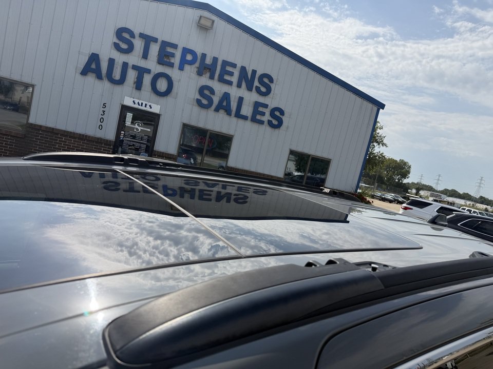 Used 2023 Chrysler Pacifica Limited FWD image 9