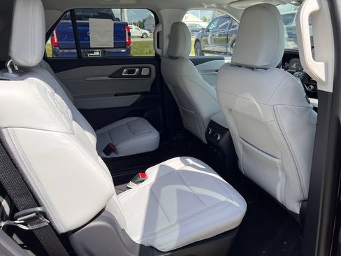 New 2026 Ford Explorer Platinum w/ LUX Leather Package AWD/4WD image 19