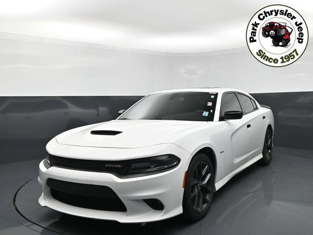 Used 2019 Dodge Charger R/T w/ Blacktop Package RWD image 2