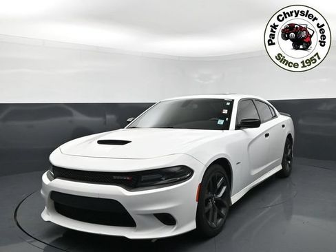 Used 2019 Dodge Charger R/T w/ Blacktop Package RWD image 2