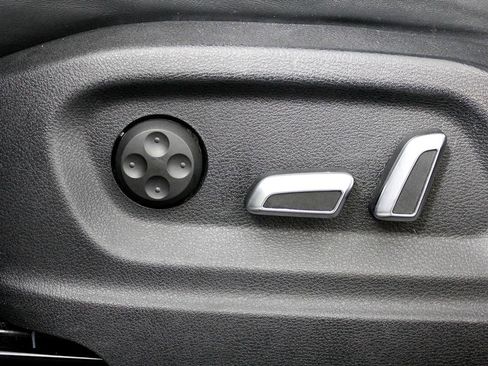 Used 2015 Audi SQ5 Prestige w/ Prestige Package image 16