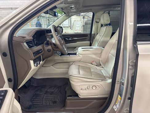 Used 2021 GMC Yukon XL Denali w/ LPO, Illumination Package image 10