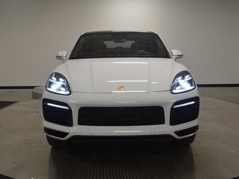 Certified 2023 Porsche Cayenne Platinum Edition image 10