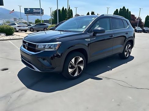 Used 2024 Volkswagen Taos SE AWD/4WD image 11