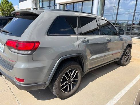 Used 2021 Jeep Grand Cherokee Trailhawk w/ Trailhawk Luxury Group AWD/4WD image 2