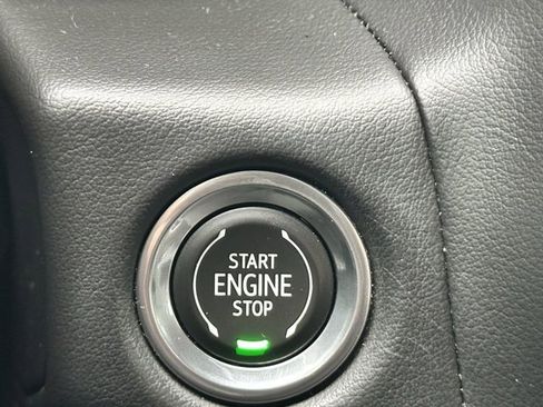 Used 2022 GMC Yukon XL SLE image 15