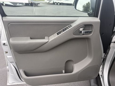 Used 2013 Nissan Frontier SL AWD/4WD image 23