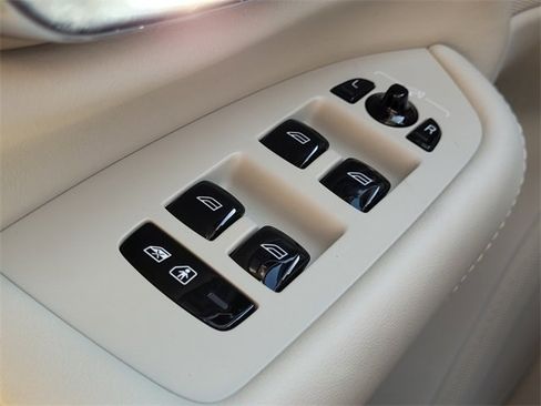 Certified 2025 Volvo XC90 T8 Plus image 30