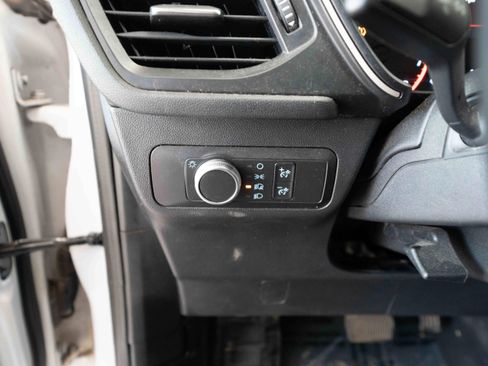 Used 2020 Ford Escape SE image 12