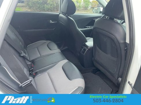 Used 2022 Kia Niro EX image 46
