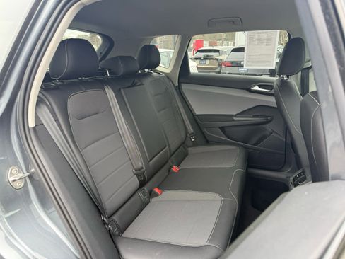 Certified 2022 Volkswagen Taos SE image 12