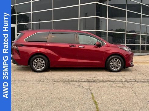 Used 2023 Toyota Sienna XLE AWD/4WD image 2