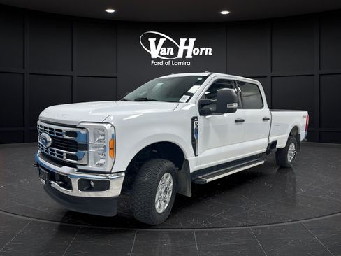 Used 2023 Ford F350 XLT AWD/4WD image 3
