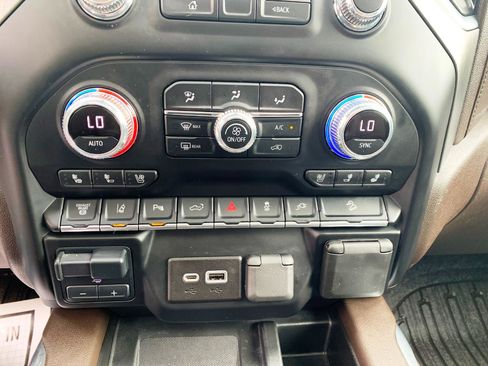 Used 2022 GMC Sierra 2500 Denali image 8