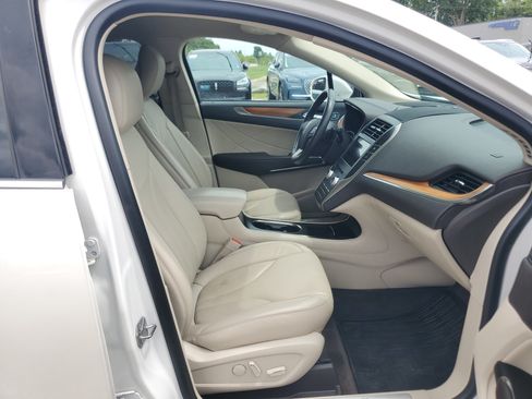 Used 2017 Lincoln MKC Select w/ Select Plus Package AWD/4WD image 9