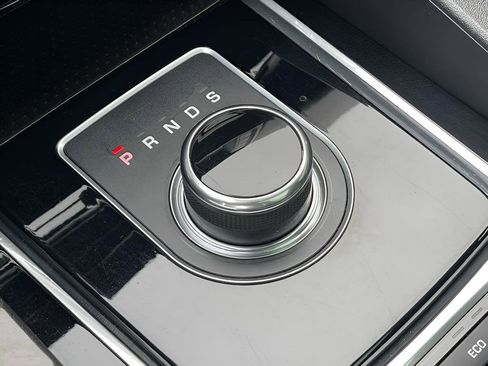 Used 2018 Jaguar F-PACE Premium image 35