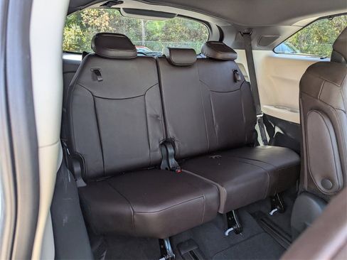 Used 2024 Toyota Sienna Platinum image 19