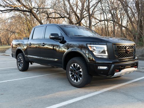 Used 2024 Nissan Titan PRO-4X w/ Pro-4x Convenience Package image 2