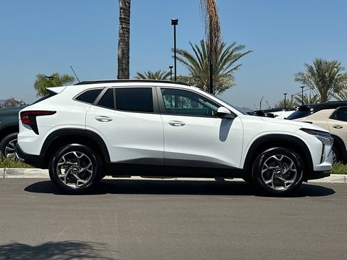 New 2026 Chevrolet Trax LT FWD image 3