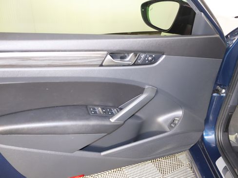 Used 2020 Volkswagen Passat 2.0T R-Line image 36