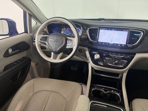 Used 2021 Chrysler Pacifica Limited w/ Premium & Safety Sphere Group image 35