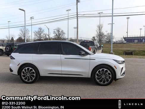 New 2026 Lincoln Nautilus Reserve image 8