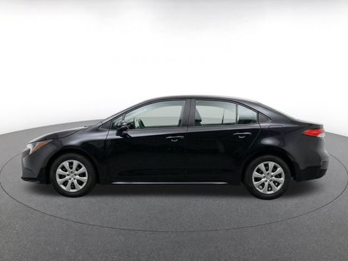 Used 2025 Toyota Corolla LE FWD image 4